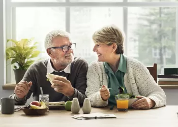 Yaşlılık Döneminde Beslenme Önerileri